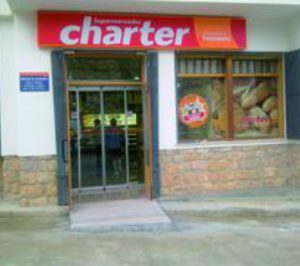 Charter suma cinco locales y aprovecha cualquier vía para crecer