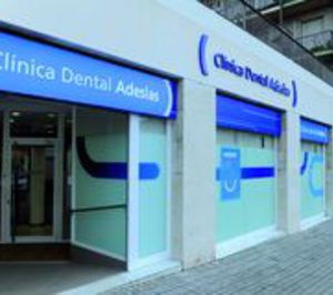 Adeslas inaugura dos clínicas dentales en León y Madrid