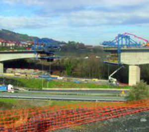 Doka construye la parte central del viaducto sobre el río Nervión