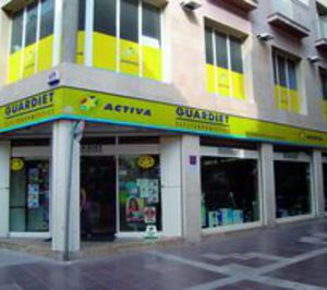 Distribución en Cataluña:  Mientras la música siga sonando