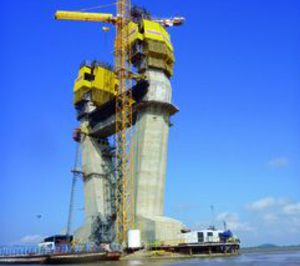 Doka construye dos pilonos para el tercer puente sobre el río Orinoco