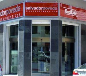 Salvador Poveda clausura una tienda