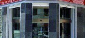 Salvador Poveda clausura una tienda