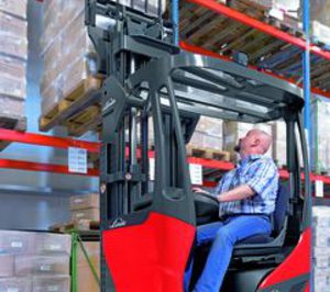 Linde lanza una nueva generación de carretillas retráctiles