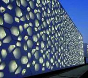 Lledó ilumina la fachada del C4 de Córdoba