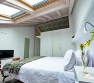 Dos empresarios estrenan el aparthotel rural Tierra del Agua, en el Parque Natural de Redes