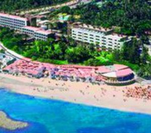 Riu elabora dos alternativas para la reforma del Riu Palace Oasis