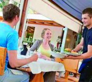 Hostelería, único sector con tasa positiva del sector servicios en agosto, según INE