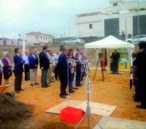 Aras pone la primera piedra de un nuevo geriátrico
