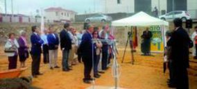 Aras pone la primera piedra de un nuevo geriátrico