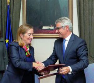 Fomento establece un protocolo para impulsar el transporte ferroviario en el sector Gran Consumo