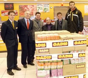 Gadisa dona un palé de alimentos al Albergue San Francisco