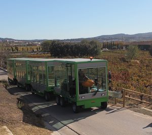 Bodegas Torres instala el primer tren eléctrico para enoturismo de Europa