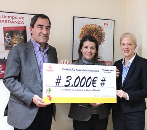 Junkers hace entrega de un donativo a Cáritas Madrid