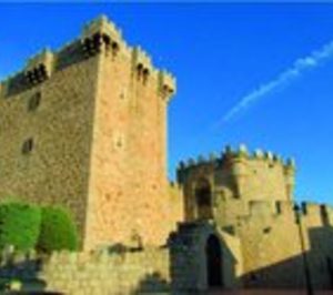 El castillo de Villaviciosa sale a la venta por 3M