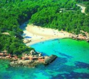 Se presentan dos proyectos hoteleros de 4E en un municipio costero tarraconense