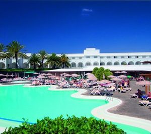 Riu vende un complejo en Lanzarote, germen de una nueva enseña