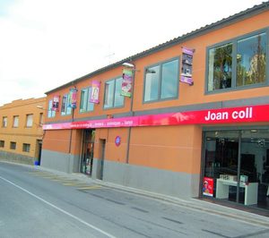 Joan Coll inaugura espacio de cocinas