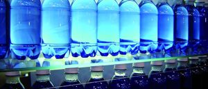 Aguas, refrescos y zumos: El incremento del gasto turístico abre la puerta a una leve recuperación 