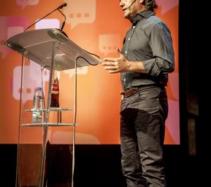 Coca-Cola lanza Whatsred en apoyo a la hostelería