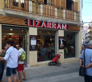 Lizarrán abre en Cáceres y Ceuta, mientras cambia de ubicación en Denia