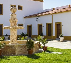 Un municipio pacense estrena establecimiento hotelero con bodega