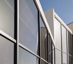 Onyx Solar instala en la nueva sede del GDR un muro cortina fotovoltaico