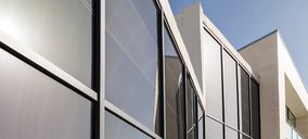 Onyx Solar instala en la nueva sede del GDR un muro cortina fotovoltaico