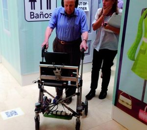 Indra prueba en Ciudad Real un andador inteligente