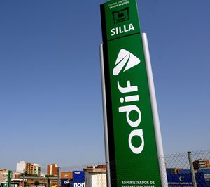 Adif saca a concurso la gestión del centro logístico de Silla