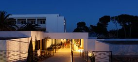 El hostal Empúries completa la reforma integral de sus habitaciones