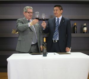 Bodegas Luzón firma un importante acuerdo para distribuir sus vinos en China