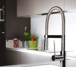 Clever presenta la nueva grifería de cocina Chef Carbon