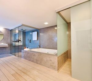 Klein entra en las habitaciones del Ushuaïa Beach Hotel