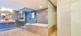 Klein entra en las habitaciones del Ushuaïa Beach Hotel