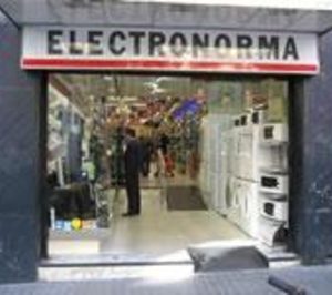 Electro Norma ajusta su red detallista