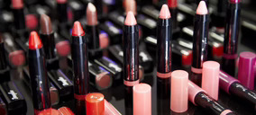 Douglas refuerza su marca propia entrando en colorido