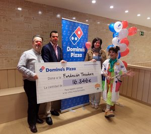 Domino’s Pizza dona 16.000 € a la Fundación Theodora para llevar la alegría a los niños hospitalizados