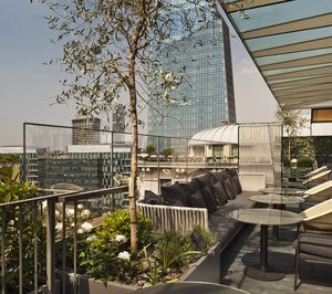 Kettal amuebla los exteriores del ME Milán Il Duca