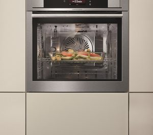 AEG lanza nuevas placas de inducción Maxisense y hornos a vapor Procombi