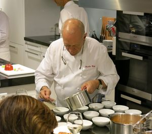 Miele Center Barcelona celebra su taller de cocina solidaria con Carles Gaig