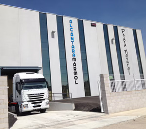 Alcántara Mármol y Pedra Natural abren almacén