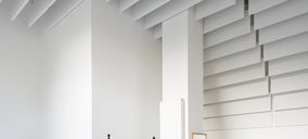 Armstrong viste una tienda de alta costura con sus techos