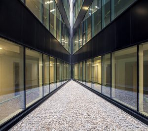 Cuatro empresas se reparten el mobiliario clínico del Hospital de Vigo