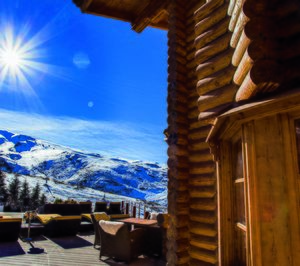 Reabre el hotel El Lodge, de Sierra Nevada, dos años después