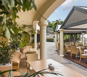 El Gran Hotel Bahía del Duque inaugura su primer espacio gastronómico renovado
