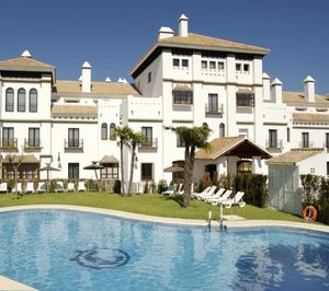 Fergus asume el alquiler de un complejo vacacional