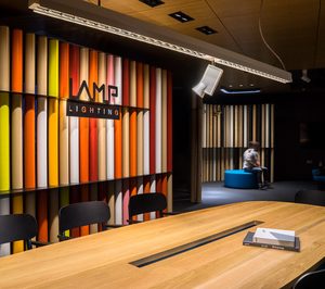 Lamp inaugura showroom