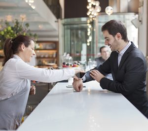 Onity presenta una solución de pulsera para pagos y control de accesos de clientes en hoteles y barcos