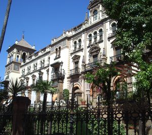 El hotel Alfonso XIII reformará ventanas y piscina